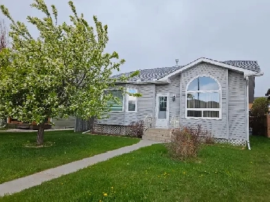 Bungalow for rent in Airdrie! Image# 1