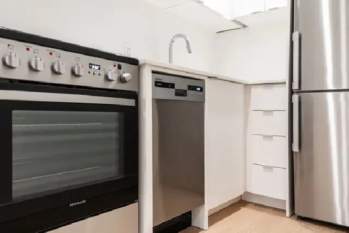 renovated one bedroom, eglinton and dvp - ID 3443 in City of Toronto,ON - Apartments & Condos for Rent