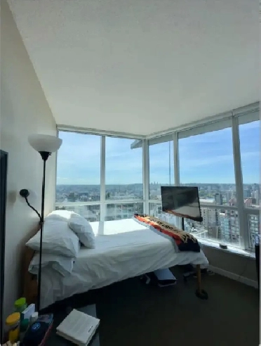 Spacious and Well-lit Room in Downtown - Starting at 2000/month Image# 1