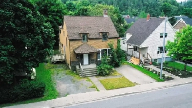 Great townsite family home with a one-bedroom apartment. Image# 7