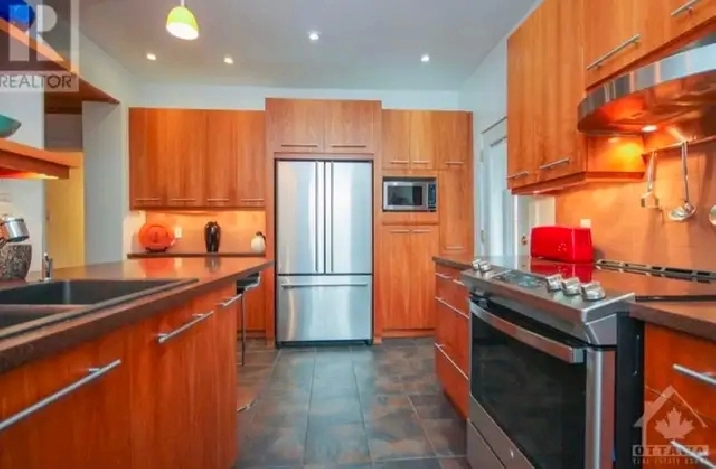 STUDENTS! Furnished room for rent - Near U-Ottawa - Female only. in Ottawa,ON - Room Rentals & Roommates