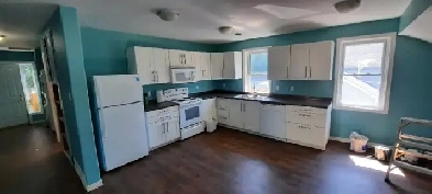 Apartment for Rent, Goderich, 3 bed, 1 bath   den and kitchen Image# 1