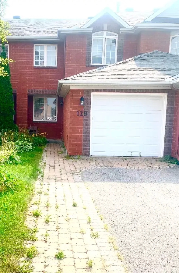 Townhouse in Central Park. in Ottawa,ON - Apartments & Condos for Rent