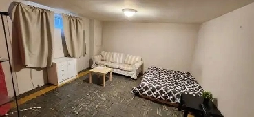 Huge Room Cambie-Oakridge Area Image# 1