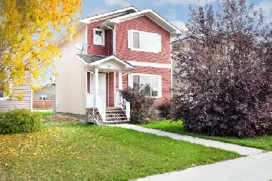 Spacious 3 Bedroom House in Steinbach for Rent October 1! Image# 1