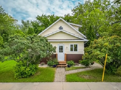 Fully Remodelled 3bdr Home w/Oversized Dbl Detached Garage! Image# 4