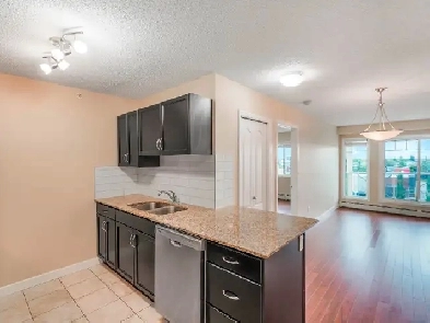 2 Bed 2 Bath Condo in NW YEG! LOW CONDO FEE! Stunning unit! Image# 9