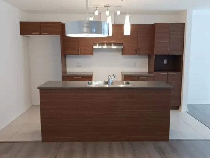 CONDO À LOUER AVEC GARAGE ET ASCENSEUR À STCONSTANT in Longueuil