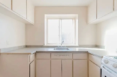 Bright 2 Bedroom Apartment Near Downtown Sudbury Image# 2