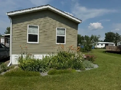 1993 Renovated Modular Home In Parkland Acres Lacombe Image# 1