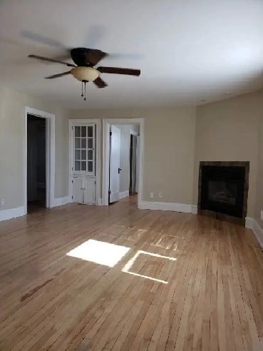 large three bedroom apt Image# 1