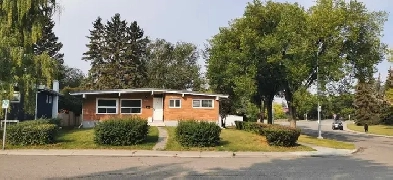 Prime Loction Corner Lot 5 Mins walk to Brentwood LRT Image# 2