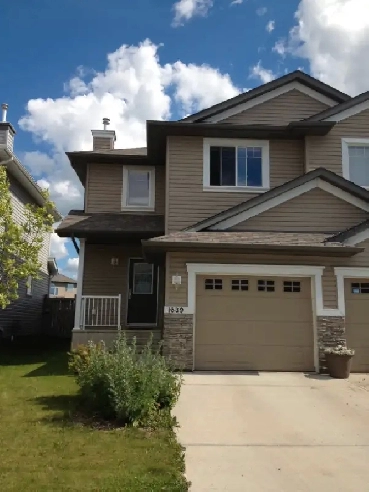 Absolutely Gorgeous 1700 sqft Duplex with POND FRONT/GREEN BACK Image# 1