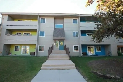 MOTIVATED SELLER! Desirable Top Floor 2bdr Condo Near U of M! Image# 1