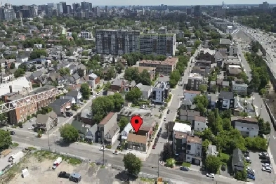 Impeccably renovated side-by-side Duplex in West Centretown! Image# 1