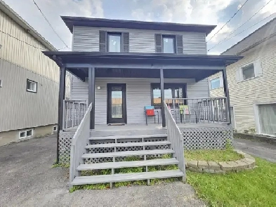 Two-Story Detached Waterfront House for Rent! Image# 3