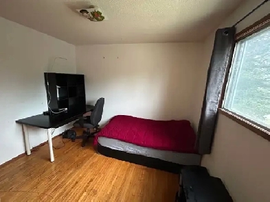 Main floor furnished room in Charleswood , walk to UofC, Ctrain Image# 1