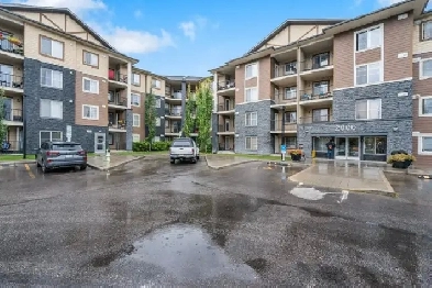 1 Bedroom   Den, 1 Bath Top Floor Unit in Legacy Image# 1