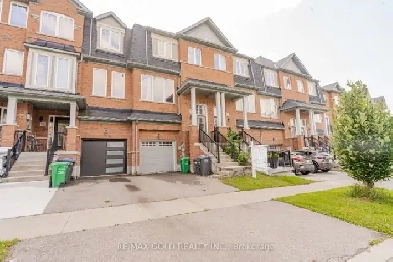 Beautiful Ravine Lot Townhome For Sale in Brampton! T-10 Image# 1