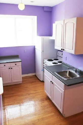 Beautiful 2 Bedroom Apartment Downtown (Across Central Library) Image# 2