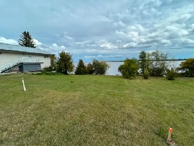 WATERFRONT LOT FOR SALE IN THE TOWN OF LAC DU BONNET!! Image# 1