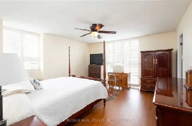 Master Bedroom with bathroom, Private Room rent Square One Image# 2