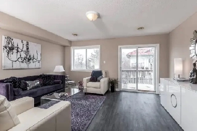 LARGE Four Bedroom Townhouse - Close to UWO/Downtown London Image# 1