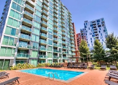 Wow! Condo TOUT MEUBLÉ et balcon avec une superbe vue! Image# 1