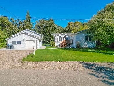 145 Daphne Avenue E in Souris Image# 1