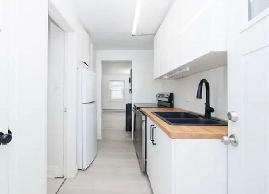 CENTRAL FONTHILL APARTMENT