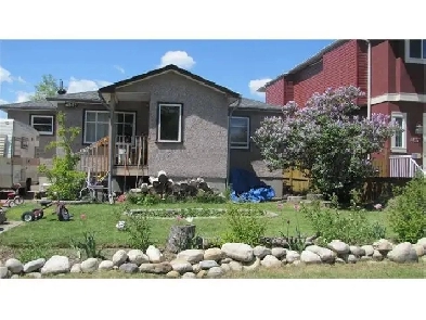 Whole House for rent in desirable Bowness NW Image# 2