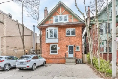 Renovated 2 Bedroom with private balcony: Bloor and Spadina Image# 3