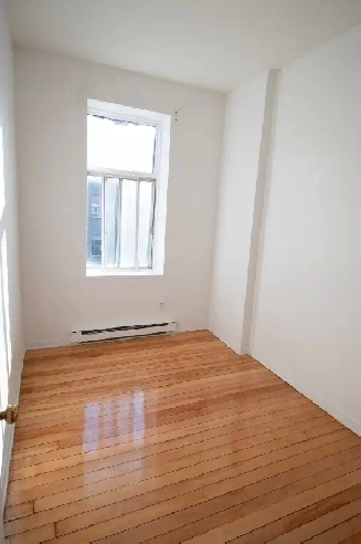 6 1/2 Saint Urbain | Heating Included | Chauffage  Plateau