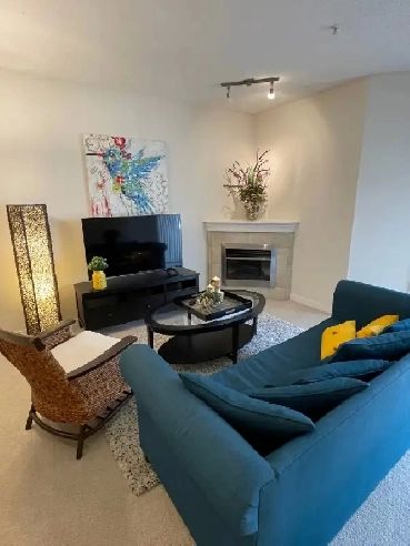 Elegant 1-Bdr   Den with underground parking