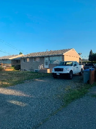 House viewing, three bedroom upper unit Image# 1