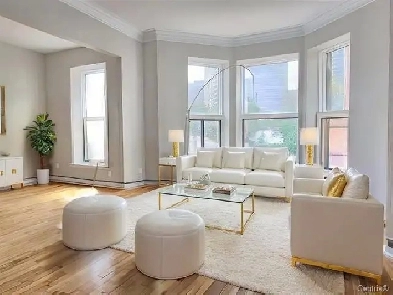Fully furnished, two-storey townhouse in the Golden Square Mile! Image# 1