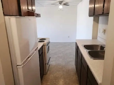 TWO BEDROOM - QUIET BUILDING - CAT FRIENDLY Image# 1