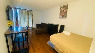 Furnished bachelor studio, Sherbourne Station, asap Image# 1