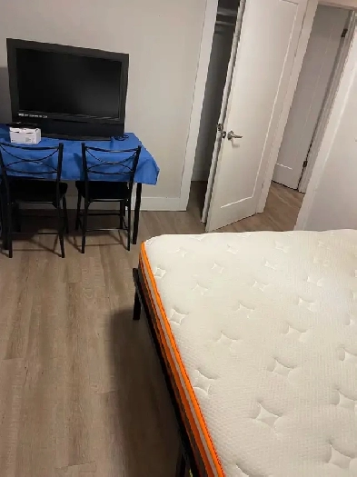 FURNISHED ROOM In Albro Lake & Available IMMEDIATELY Image# 2