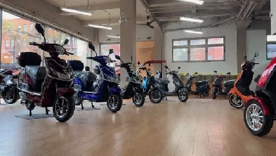 ENTREPOSAGE SCOOTERS / MOTOS Image# 1