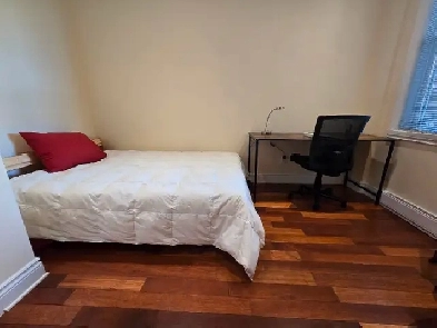 Chambre à louer près du métro Jean-Talon (tout inclu) Image# 1