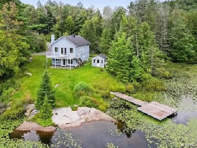 Maison à étages sur le bord de l'eau à Saint-Sauveur Image# 10