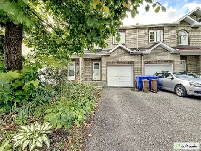 3 bedroom Freehold townhouse w/ garage Image# 1