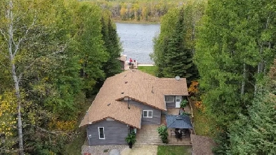 Stunning Waterfront Cottage w/ Boat House & Private Beach! Image# 7