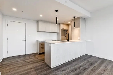 Magnifique Condo neuf 2 et balcon avec vue! Garage!