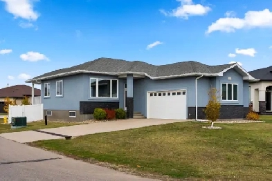 21 College Cres - Stunning 5 Bedroom Bungalow In White City Image# 1