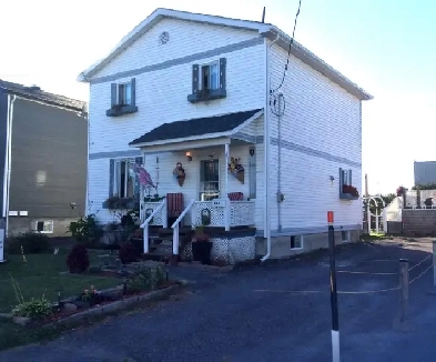 2 STOREY HOME FOR SALE IN HAWKESBURY!
