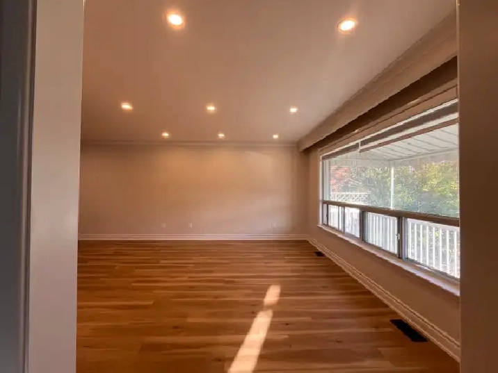 fully furnished beautiful house near Fairview mall in City of Toronto,ON - Room Rentals & Roommates
