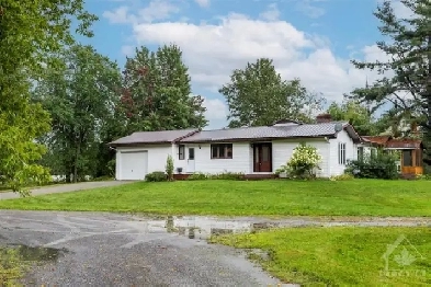 Very Large 3 bd/ 3bth bungalow, 5 mins from 416 near Kemptville Image# 1