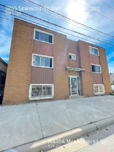 Bright 2 Bed/1 Bath East Windsor $1,300 inclusive Image# 1